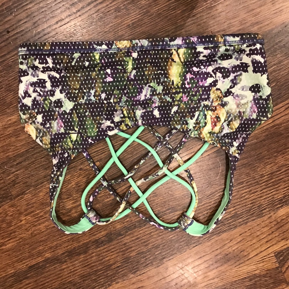 Lululemon free to be wild sports bra 6